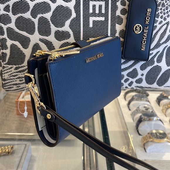 MICHAEL KORS LARGE DOUBLE ZIP WRISTLET WALLET PHONE CASE 
Navy 
NWT - Picture 12 of 16